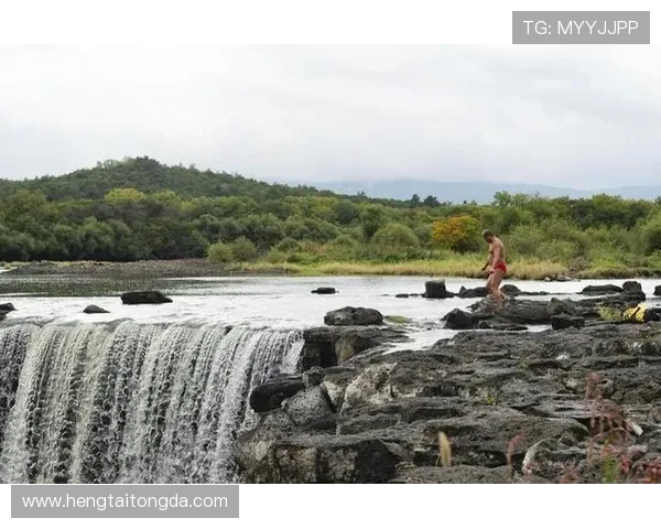 跳水运动发展历程与技术创新分析:从传统技巧到现代竞技的飞跃 跳水运动发展历程与技术创新分析:从传统技巧到现代竞技的飞跃