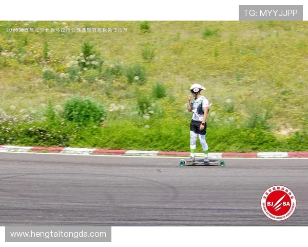 城市马拉松精彩回顾北京滑板队默契配合展现团队精神与竞技魅力
